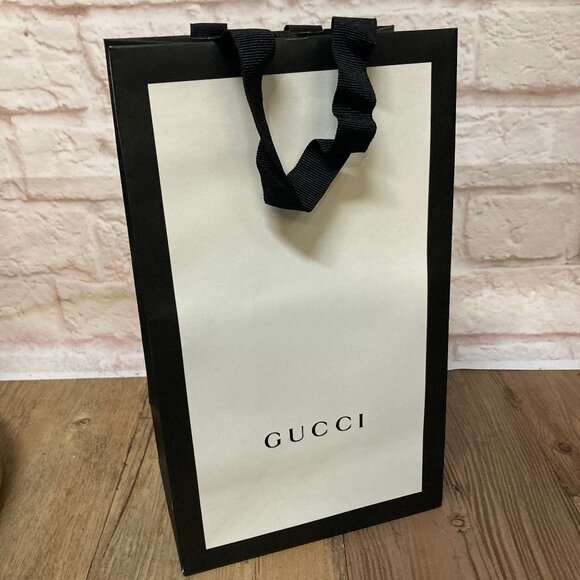 Gucci Black & White Paper Gift Bag 6.5 x 11.5 x 4.25 Inch with Handle and Ribbon - Picture 1 of 5